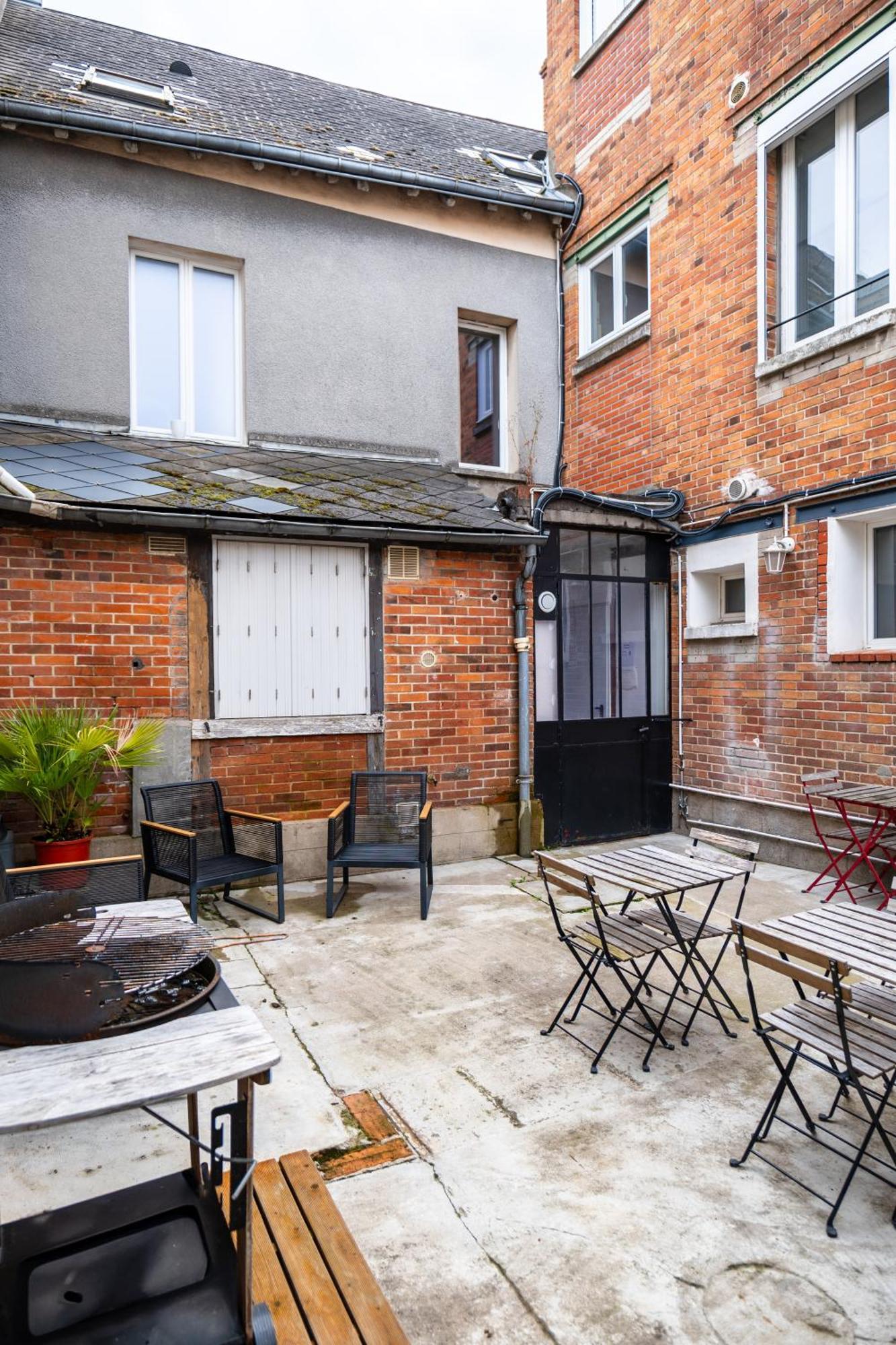 Studio Cosy Rdc, Calme Avec Cour Exterieure Saran Ngoại thất bức ảnh